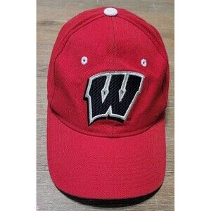 Vintage Wisconsin Badgers  Wool Fitted 7 1/8 Hat Cap Zephyr Graf-x Red